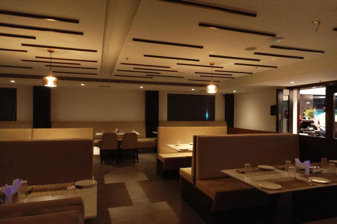 Sri Sri Sri Hotel Khammam Eksteriør billede