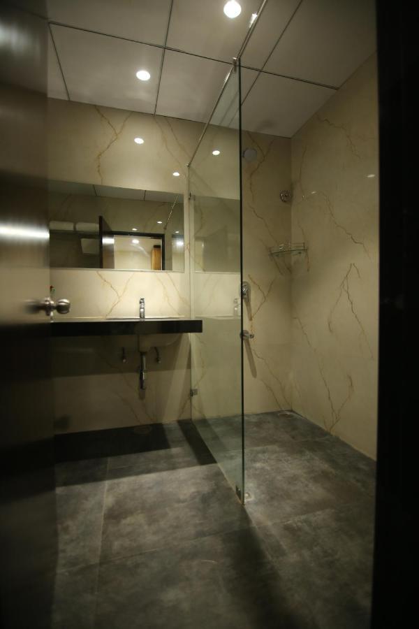 Sri Sri Sri Hotel Khammam Eksteriør billede