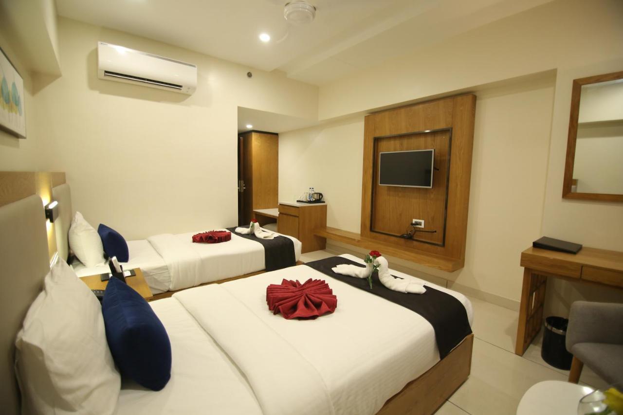 Sri Sri Sri Hotel Khammam Eksteriør billede