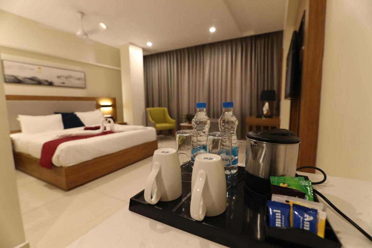 Sri Sri Sri Hotel Khammam Eksteriør billede