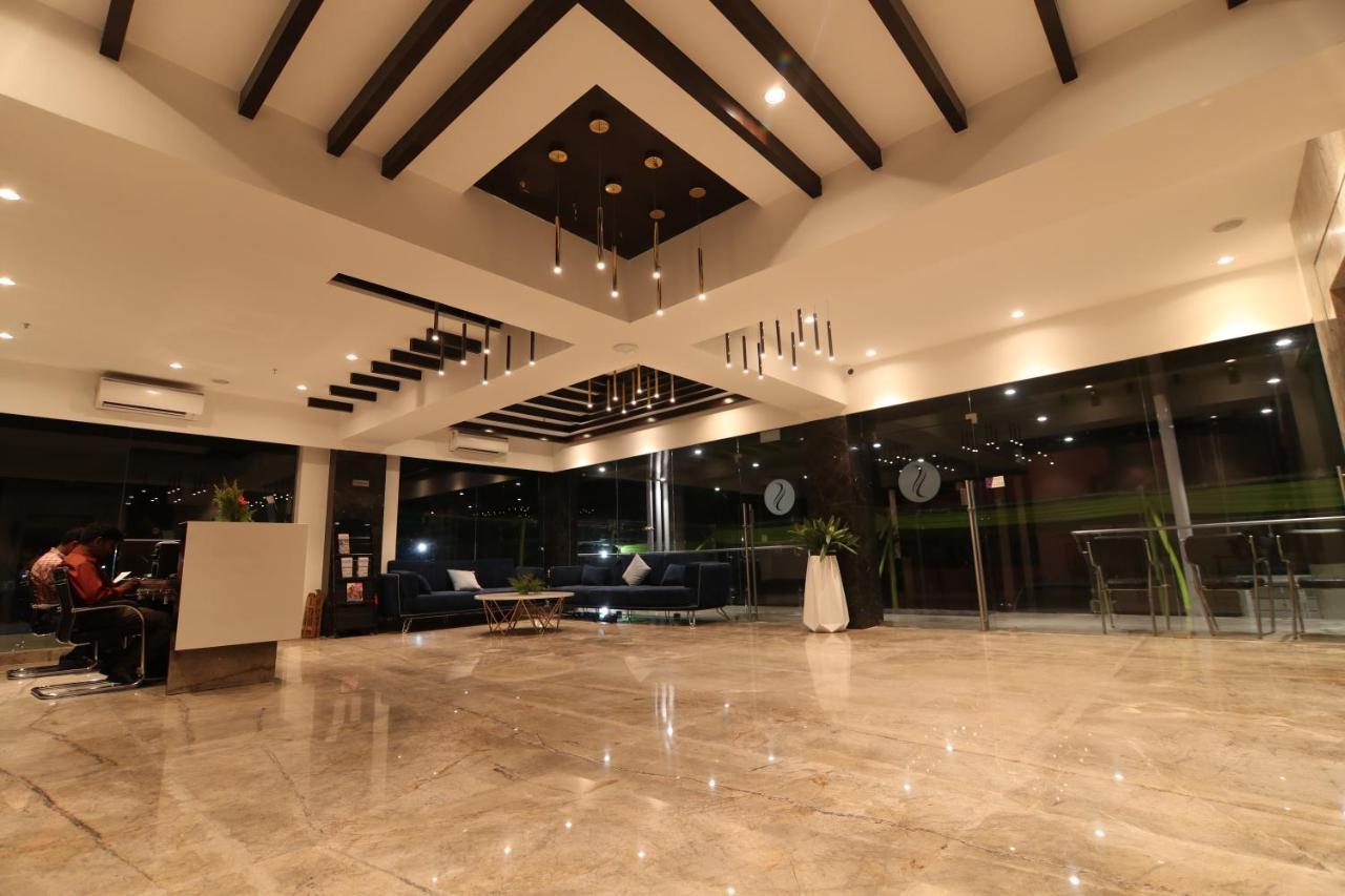 Sri Sri Sri Hotel Khammam Eksteriør billede