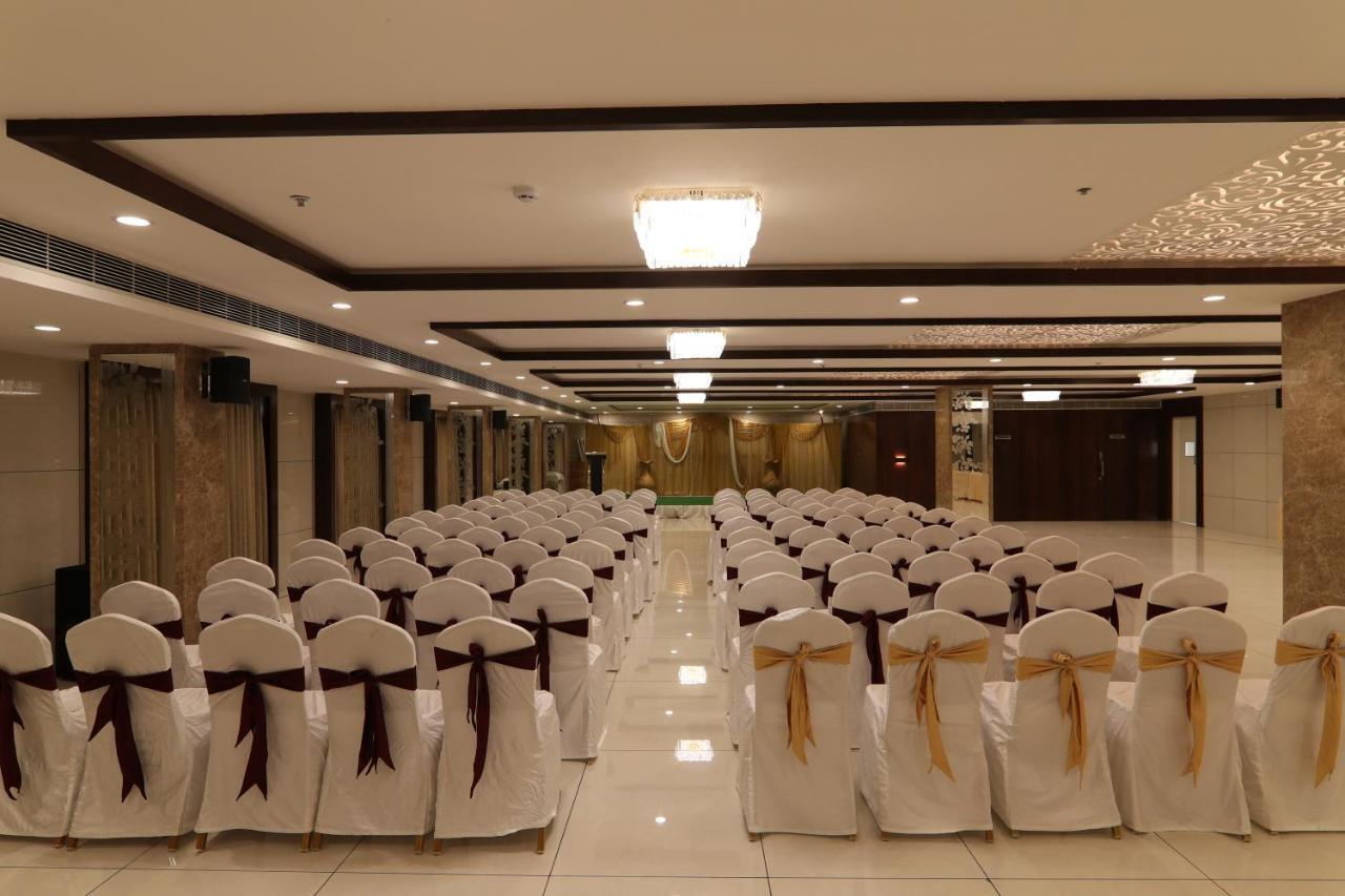 Sri Sri Sri Hotel Khammam Eksteriør billede