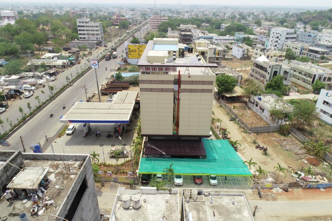 Sri Sri Sri Hotel Khammam Eksteriør billede