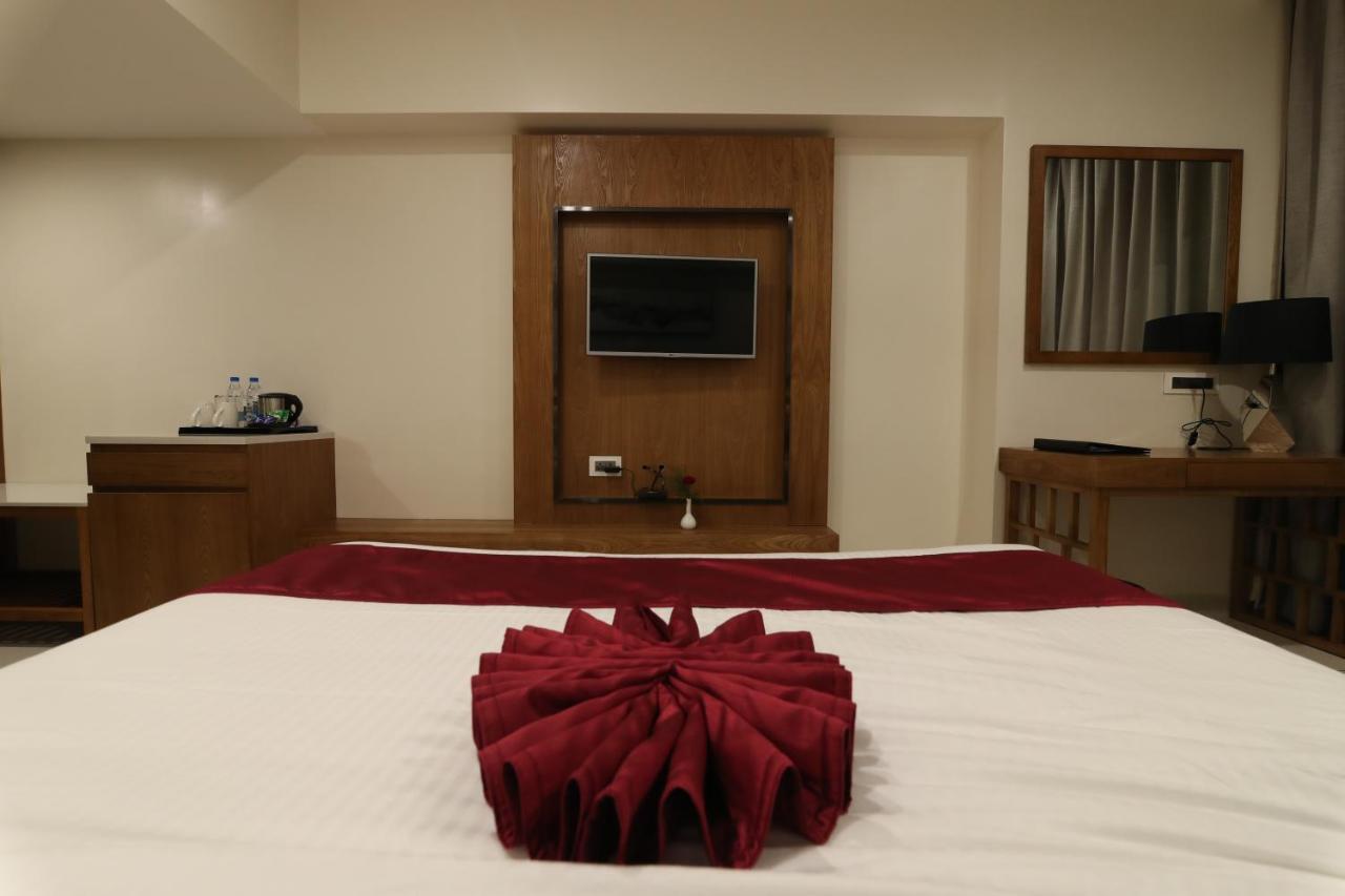 Sri Sri Sri Hotel Khammam Eksteriør billede
