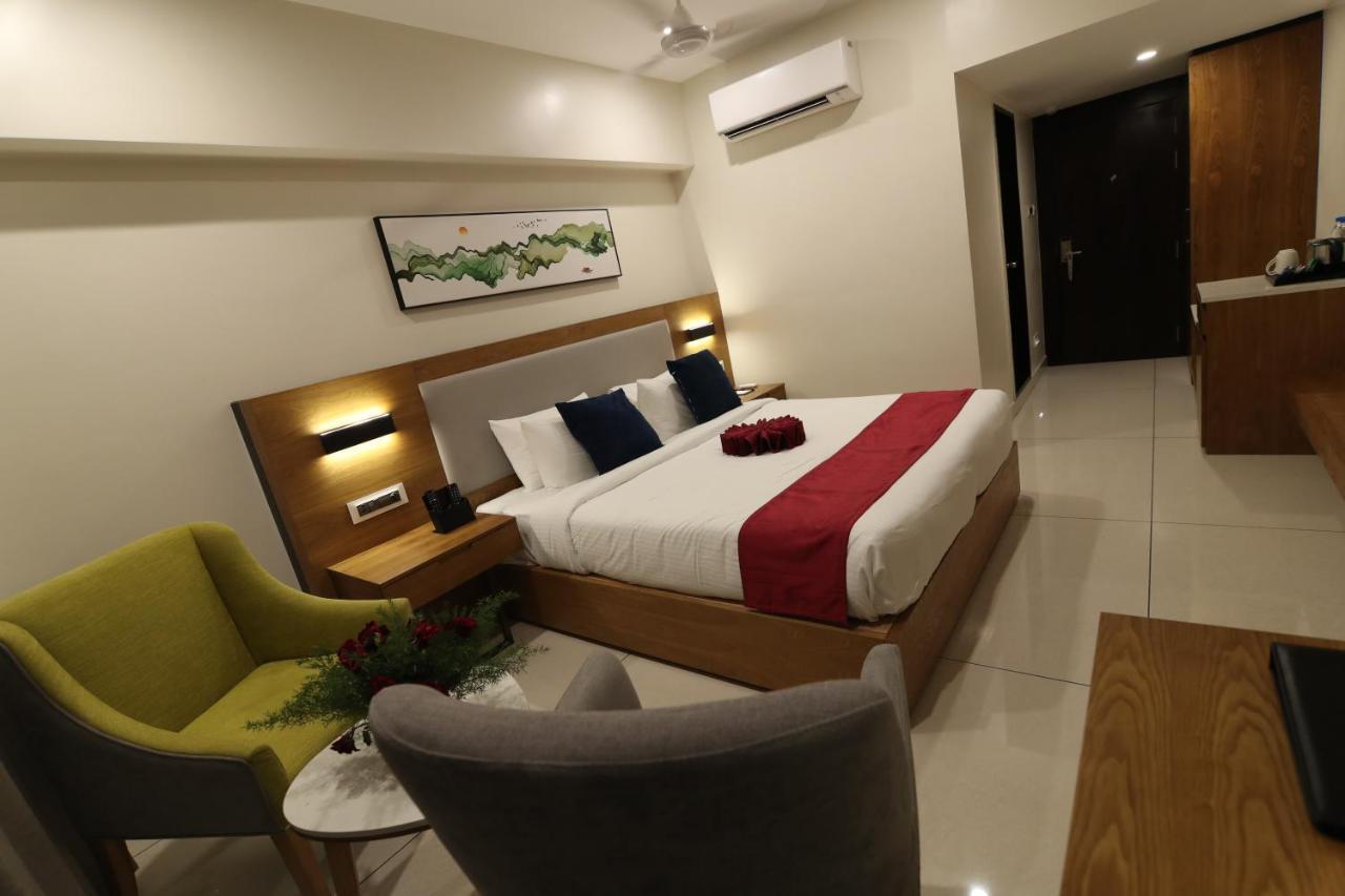 Sri Sri Sri Hotel Khammam Eksteriør billede