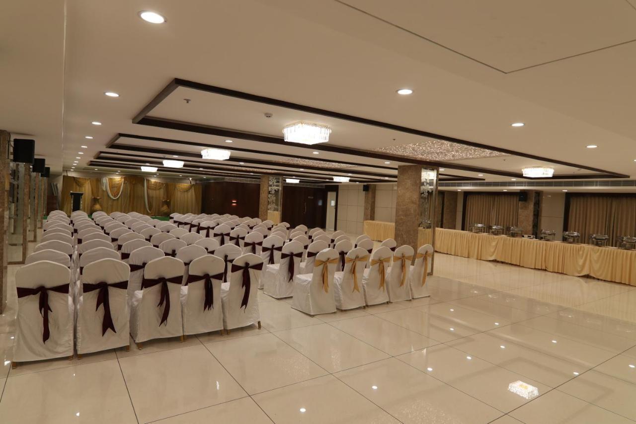 Sri Sri Sri Hotel Khammam Eksteriør billede