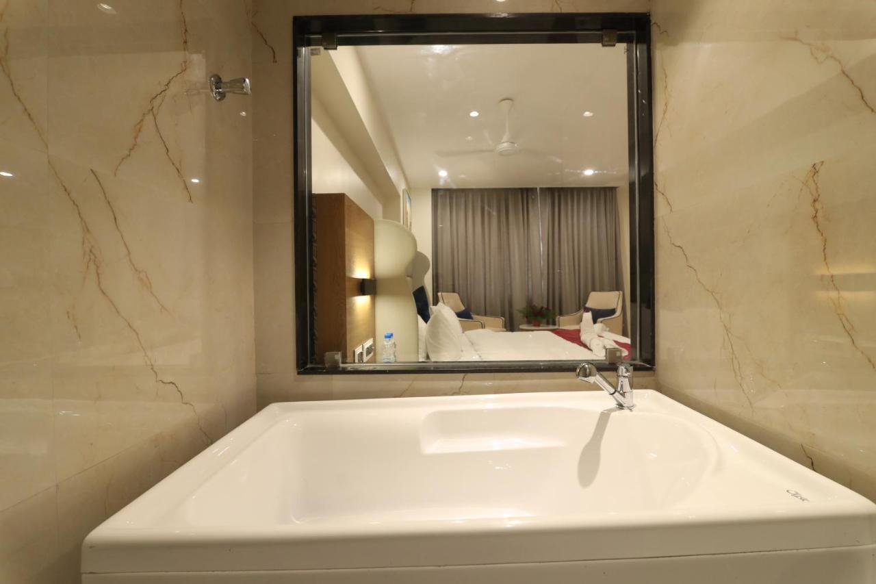 Sri Sri Sri Hotel Khammam Eksteriør billede