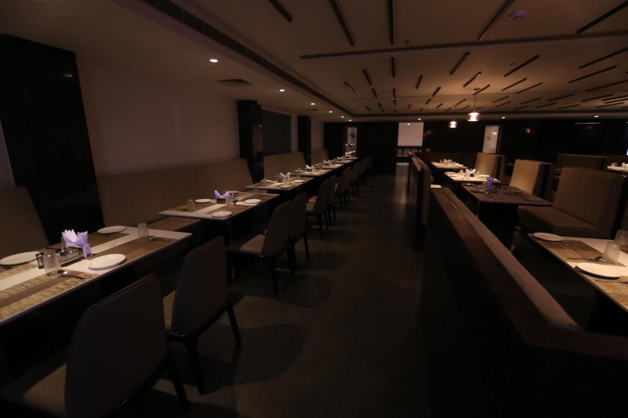 Sri Sri Sri Hotel Khammam Eksteriør billede