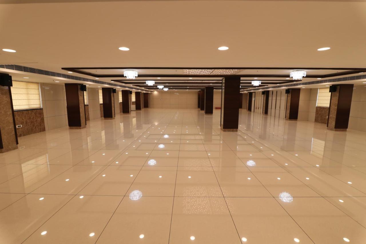 Sri Sri Sri Hotel Khammam Eksteriør billede