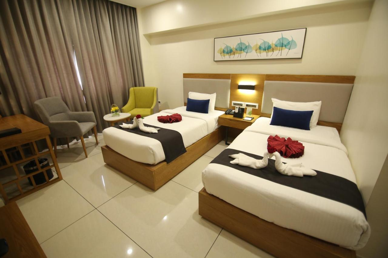 Sri Sri Sri Hotel Khammam Eksteriør billede