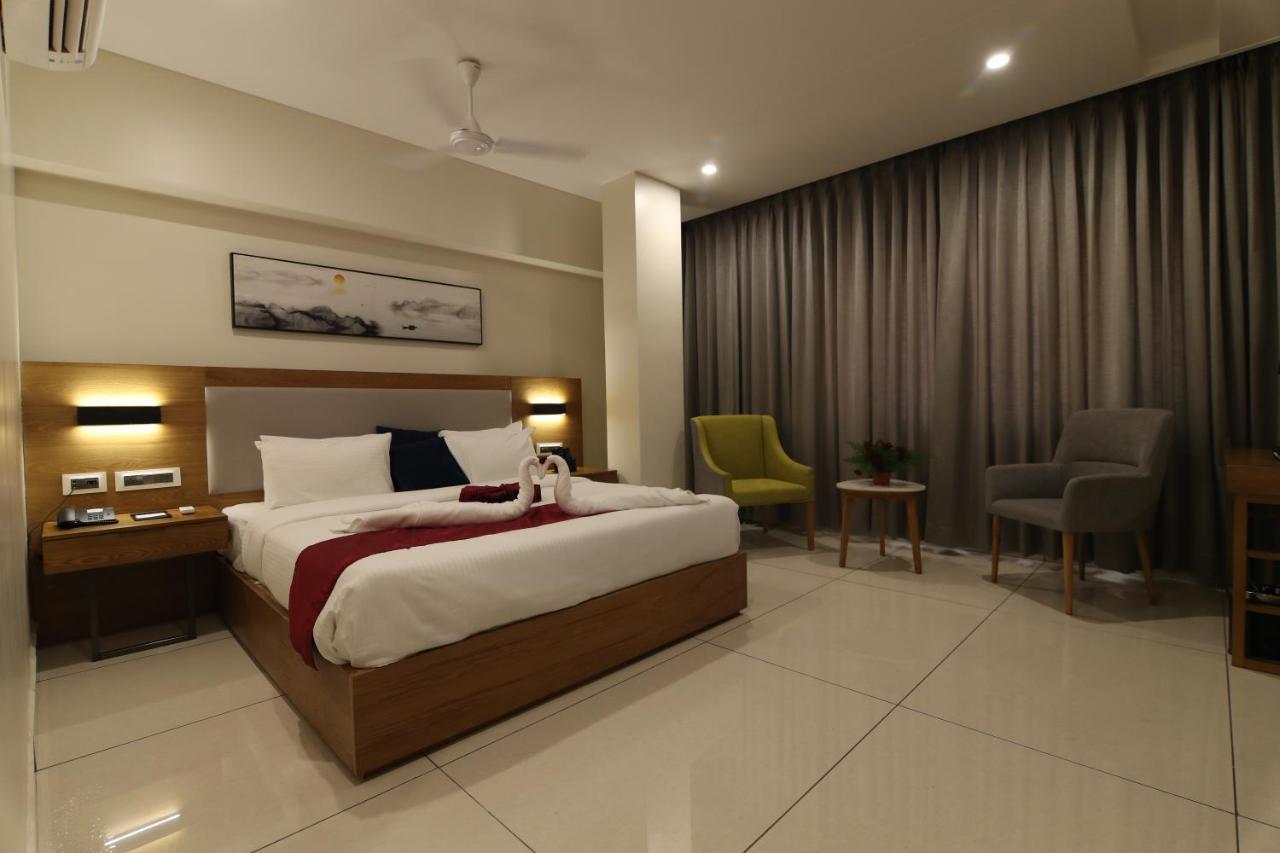 Sri Sri Sri Hotel Khammam Eksteriør billede
