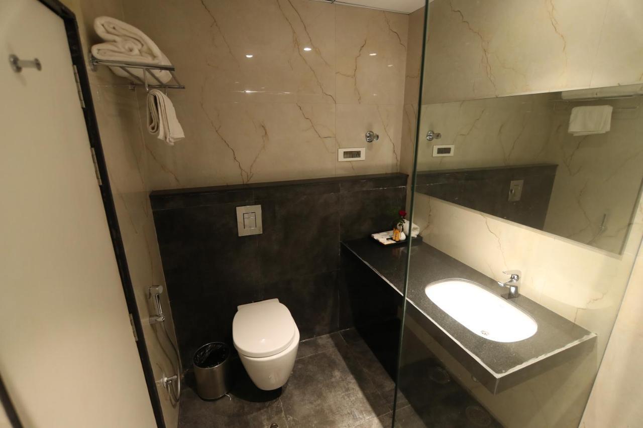 Sri Sri Sri Hotel Khammam Eksteriør billede