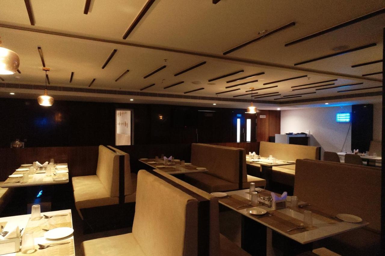 Sri Sri Sri Hotel Khammam Eksteriør billede