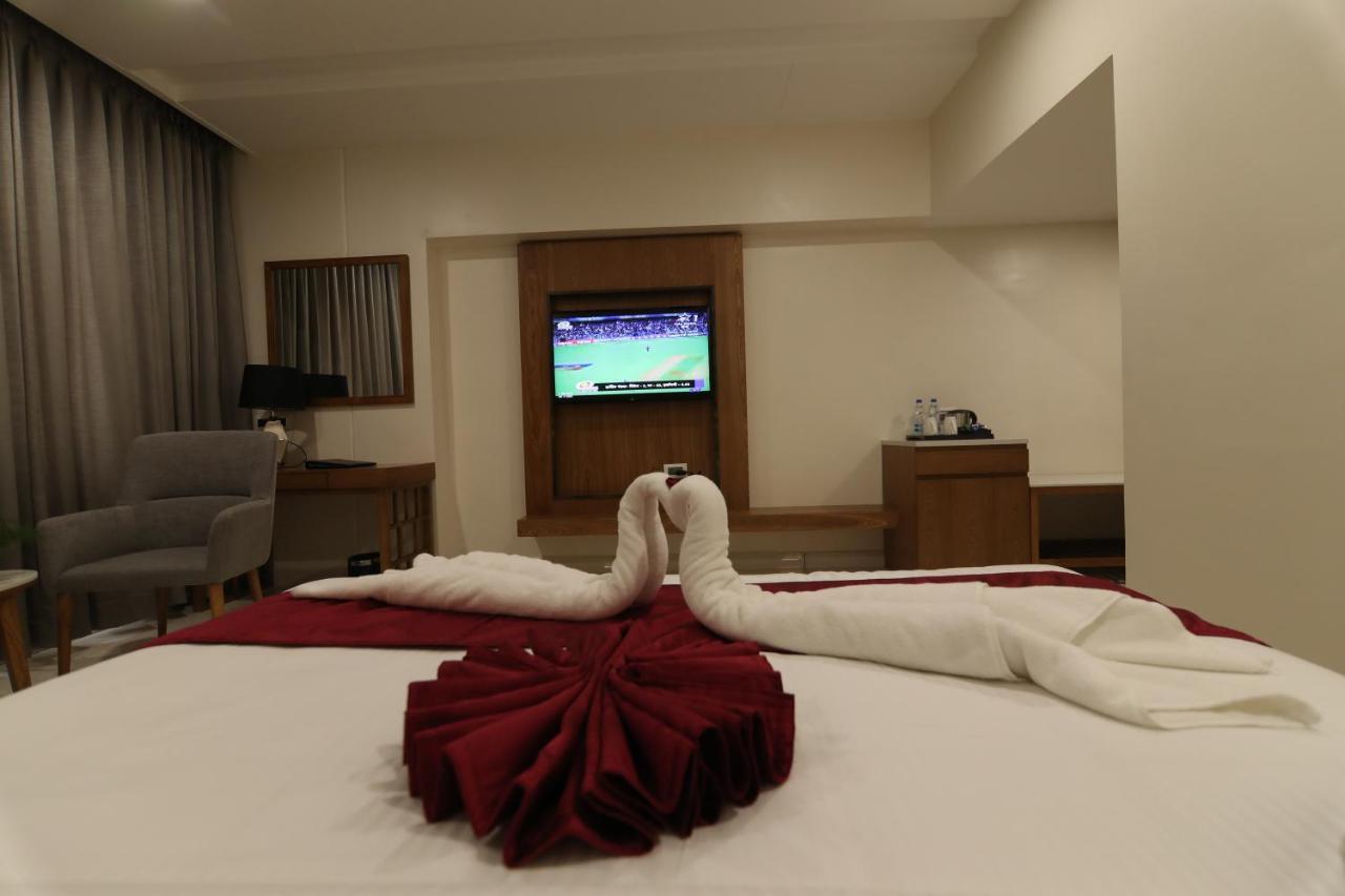Sri Sri Sri Hotel Khammam Eksteriør billede