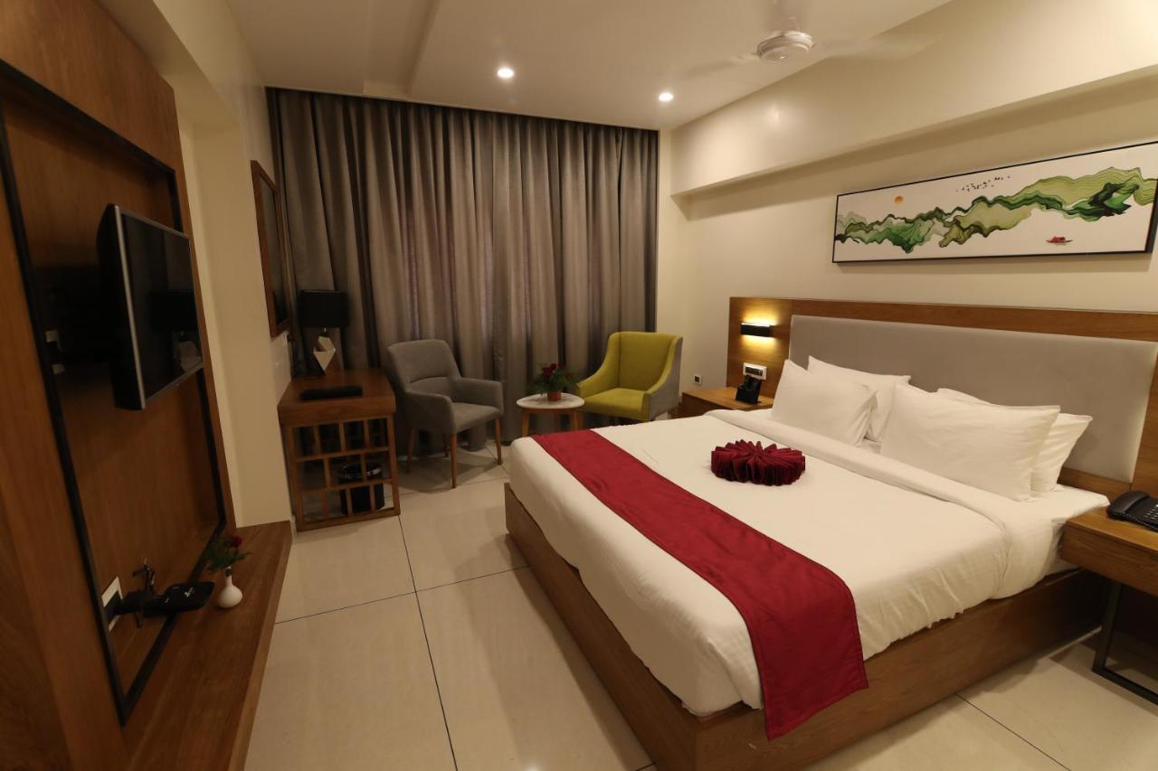 Sri Sri Sri Hotel Khammam Eksteriør billede